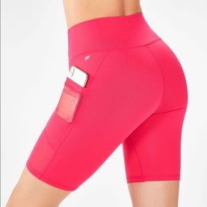 Fabletics- Mila High-Waisted pocket short 9”